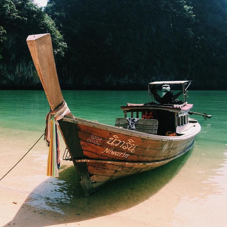 #趣站 instagreen 一个提供装逼生活照片的网站，用来伪装富人的生活，自称是世界上第一家生活伪造服务公司，有成千上万的照片，从私人飞机到牛排自助餐，涵盖非常广泛，据说与不少 Instagram 博主都有合作