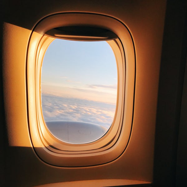 #趣站 instagreen 一个提供装逼生活照片的网站，用来伪装富人的生活，自称是世界上第一家生活伪造服务公司，有成千上万的照片，从私人飞机到牛排自助餐，涵盖非常广泛，据说与不少 Instagram 博主都有合作